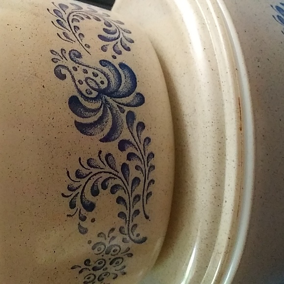 Vintage Pyrex Homestead Covered Casserole Set, 2, with lids - Picture 2 of 9